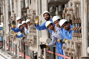 تاجگردون پیگیر سقف حقوق نفتی‌ها شد؛ کف‌بگیرها چه می‌شوند؟