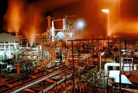 رکورد تاریخی پتروشیمی خارک در آذر؛ اما چرا سیاست فروش تجمیعی متانول ادامه دارد؟