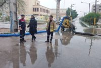حضور فعال سازمان منطقه ویژه اقتصادی پتروشیمی در دفع آبهای سطحی شهر بندر امام خمینی (ره)