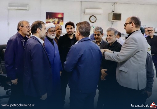 بازدید رئیس کمیسیون انرژی مجلس از پتروشیمی خارک و پایانه‌های نفتی