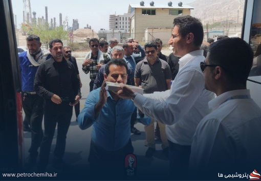 حضور کارکنان پتروشیمی پردیس در آیین تشییع رهبر شهید انقلاب در مشهد مقدس