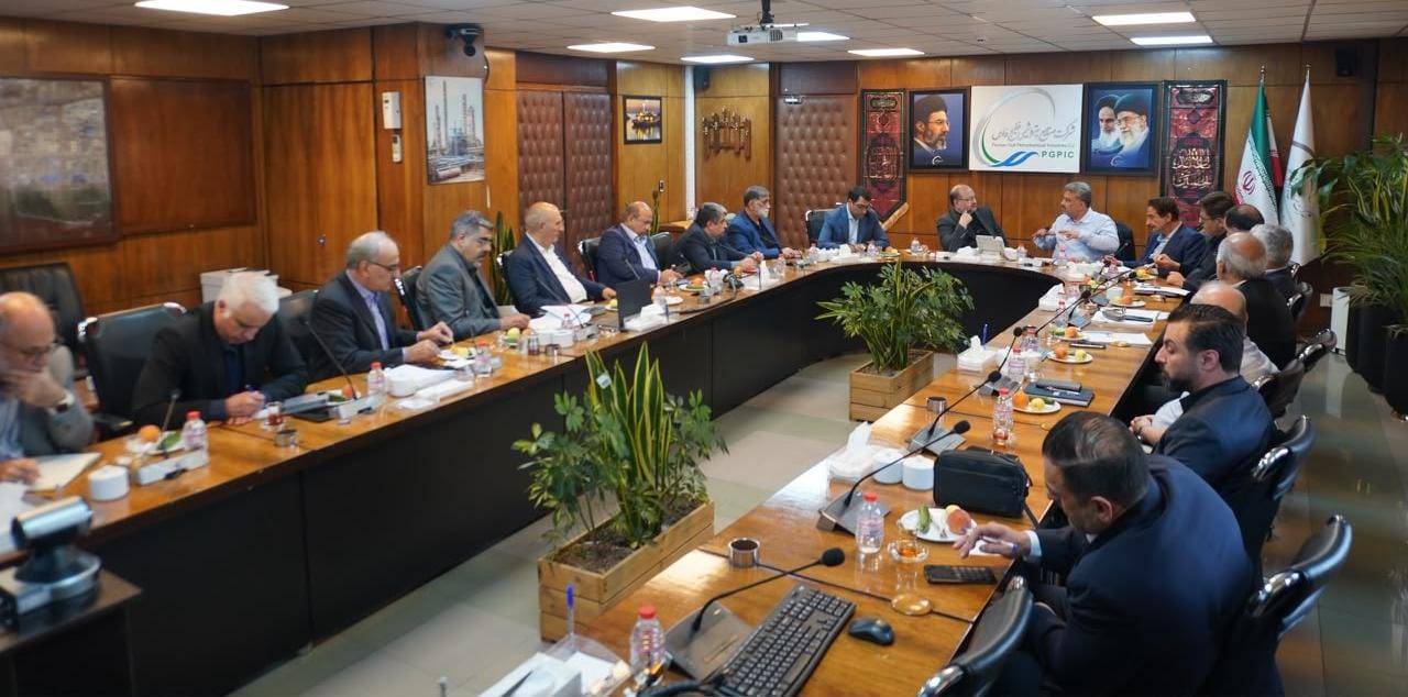 نشست بررسی قرارداد تأمین برق مجتمع_های پتروشیمی ۳