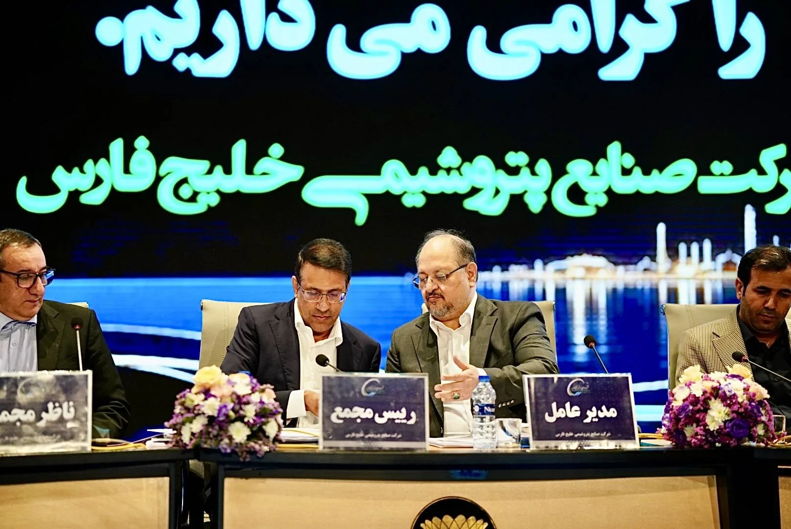 شریعتمداری و حسین زاده در مجمع